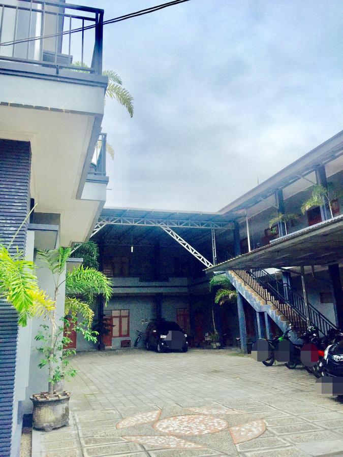 Sola Gracia Guest House & Kost Palangkaraya Exterior photo