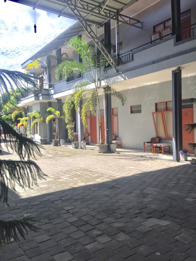 Sola Gracia Guest House & Kost Palangkaraya Exterior photo